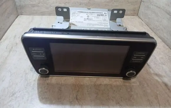 Nissan Leaf II (ZE1) Radio/CD/DVD/GPS head unit 7513751941