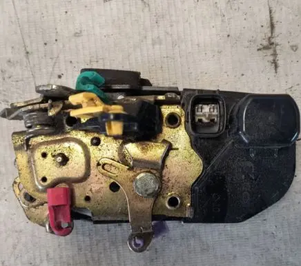 Chrysler Sebring (ST-22 - JR) Front door lock