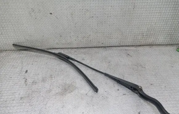 Opel Corsa D Windshield/front glass wiper blade 13182325