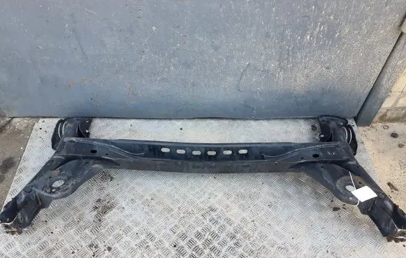 Volkswagen Golf VII Rear axle beam 