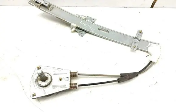 Rear door manual window regulator