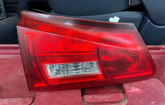 Tailgate rear/tail lights