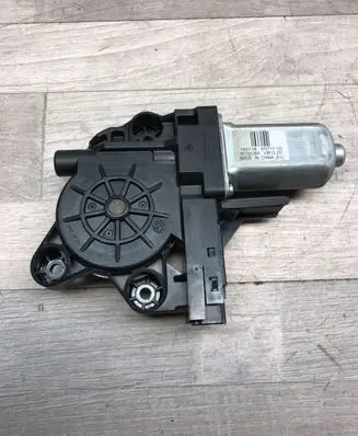 Volvo XC70 Front door window regulator motor WR12291 160118 970713102