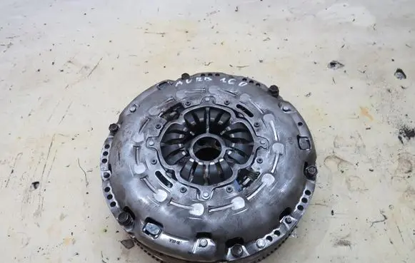 Toyota Auris E180 Clutch set kit KRIS235789