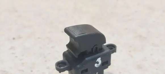Mazda 2 Electric window control switch D39766370 50204