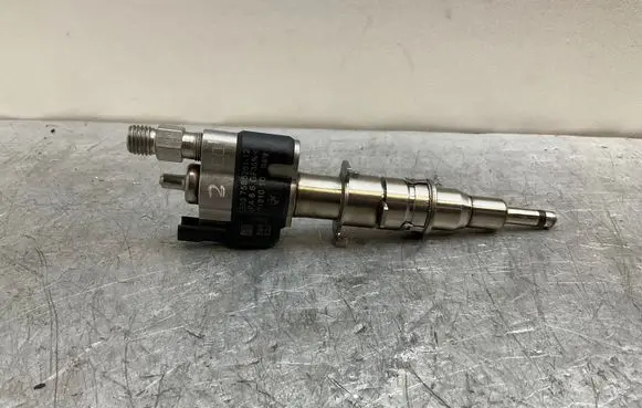 BMW 5 E60 E61 Fuel injector 7585261 10181010 PA66GF3596