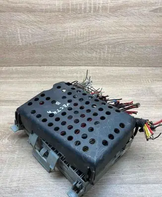 Opel Vectra B Fuse module 90504534