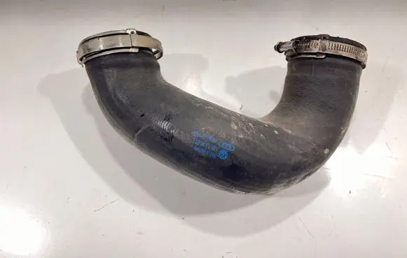 Audi Q7 4L Intercooler hose/pipe 7L6145972
