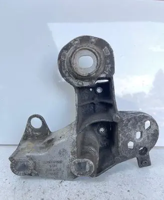 Audi A6 S6 C5 4B Engine mounting bracket 4B0199352B