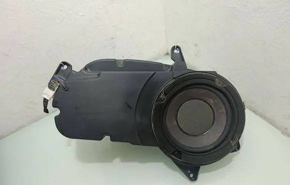 Hyundai Santa Fe Subwoofer speaker 963502B600
