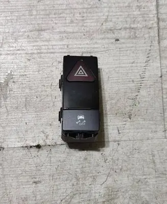 Mercedes-Benz GLK (X204) Hazard light switch 2048703658 33690112 0925000815