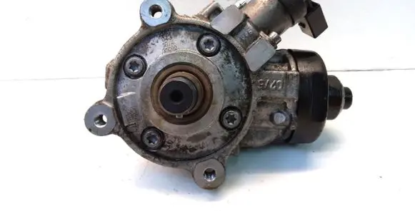 Volkswagen Caddy Fuel injection high pressure pump 04L130755E