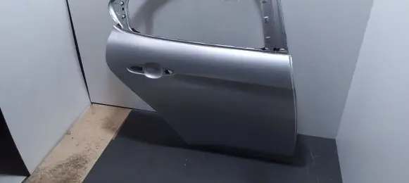 Alfa Romeo Giulia Rear door