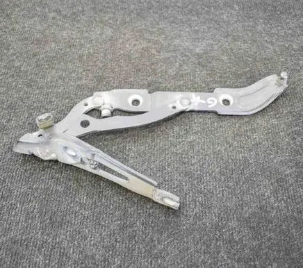 Tailgate/trunk/boot hinge