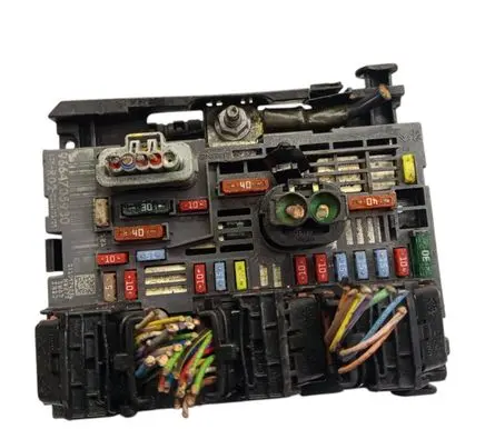 Peugeot 407 Fuse module 9664705980