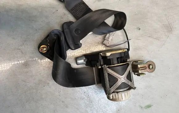 Renault Clio III Front seatbelt 34006759