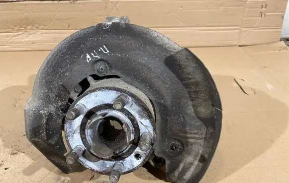 Land Rover Evoque I Front wheel hub spindle knuckle 28A83308
