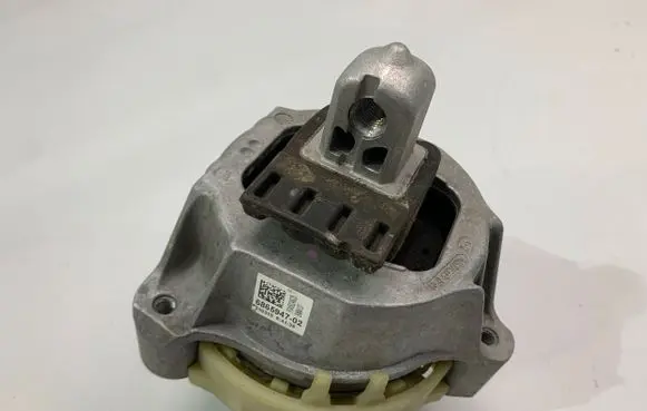 BMW X3 G01 Engine mount vacuum valve 6865947
