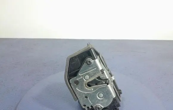 BMW X5 E70 Front door lock 7202143