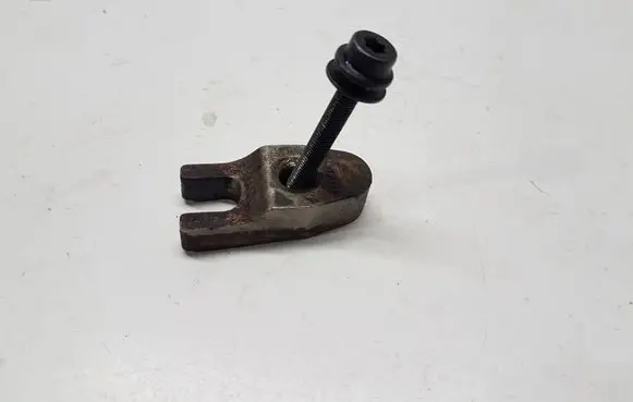 Volvo V40 Fuel Injector clamp holder 30624306 31303614
