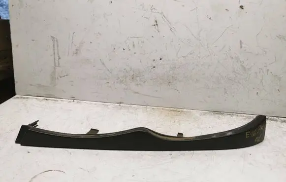BMW 3 E46 Under headlight/headlamp trim 11460913