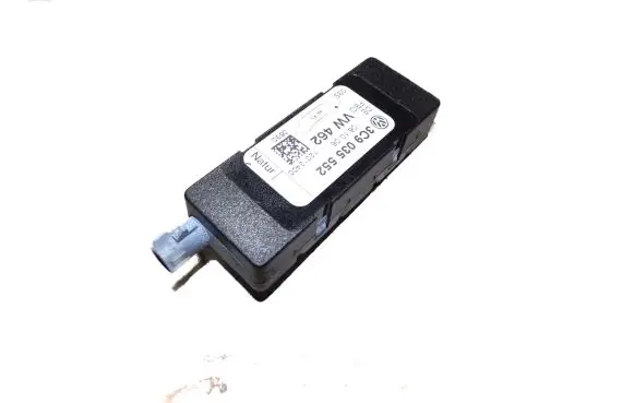Volkswagen PASSAT B6 Antenna control unit 3C9035552