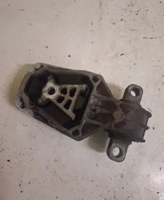 Engine mount bracket