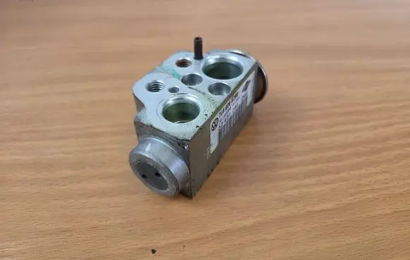 Audi Q7 4L Air conditioning (A/C) expansion valve 7L0820679D 52431285 328310