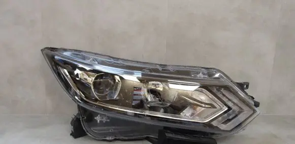 Nissan Qashqai Headlight/headlamp 10019009