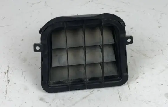Porsche Macan (95B) Quarter panel pressure vent 8K0819161C