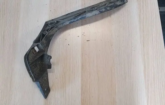 Seat Ibiza IV (6J,6P) Fender mounting bracket 6J0807479A