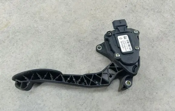 Opel Movano B Accelerator throttle pedal 180107523R