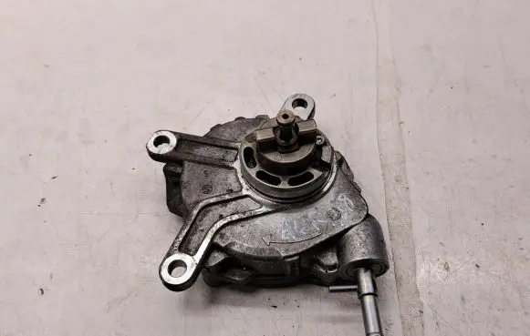 Toyota Auris 150 Vacuum pump 293000W030