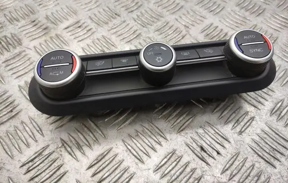 Alfa Romeo Giulia Climate control unit 01561303470