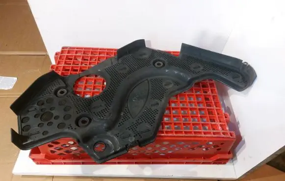 Audi A8 S8 D2 4D Timing belt guard (cover) 059103927M 059103926B