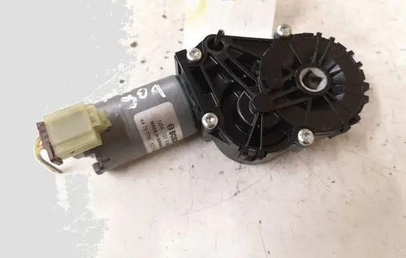 BMW 5 E60 E61 Seat adjustment motor 0390204007 4470776 16874500