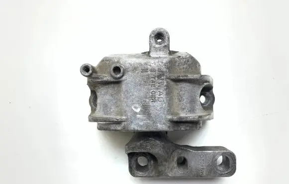Volkswagen PASSAT B6 Engine mount bracket 1K0199262 MGM123