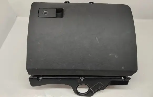 Glove box