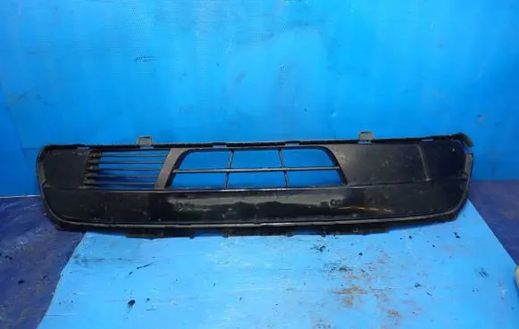 KIA Sorento Front bumper lower grill 86560-C5020