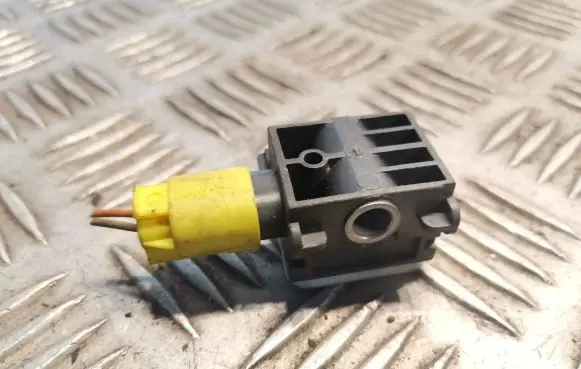 Mercedes-Benz R W251 Airbag deployment crash/impact sensor 0038202826
