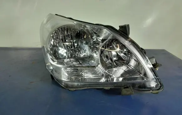 Toyota Verso Headlight/headlamp 81130-0F090