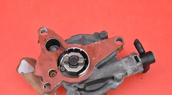 Renault Laguna III Vacuum pump 146502018R