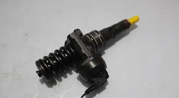Skoda Octavia Mk2 (1Z) Fuel injector 0414720215