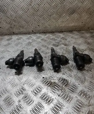 Volkswagen Touran I Fuel injectors set 038110073AN