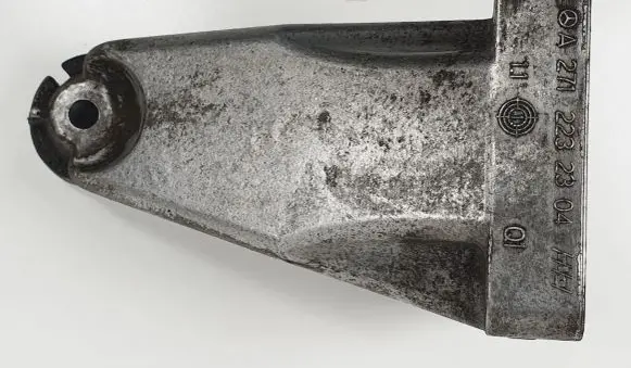 Mercedes-Benz C W204 Engine mounting bracket A2712232304