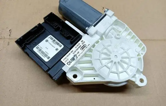 Audi A3 S3 8P Vent window/glass motor 8P7959801G 63273 H04S0103