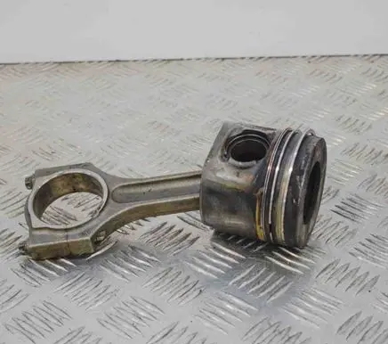 BMW 1 E81 E87 Piston 7807345