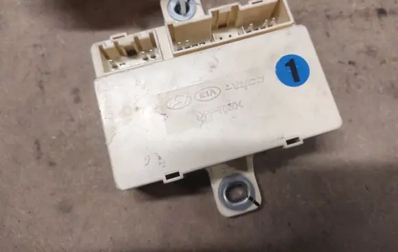 KIA Sportage Door central lock control unit/module 919401F010 ID301444D KM109185D