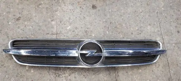 Opel Vectra C Front bumper upper radiator grill 13106811