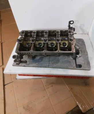 Volkswagen Touran I Engine head 038103373R
